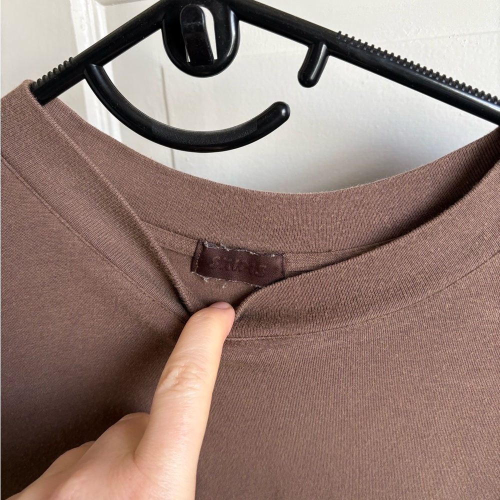 Skims Boyfriend Short Sleeve T-Shirt - Picture 2 of 5